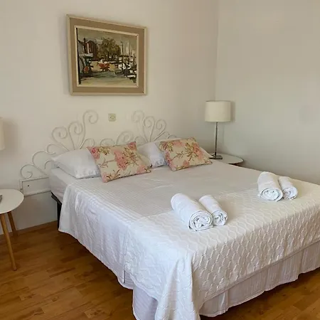 Apartment In 70m From The Sea