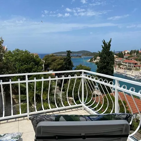 In 70m From The Sea Appartement Maslinica