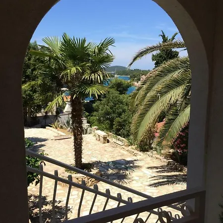 In 70m From The Sea * Maslinica