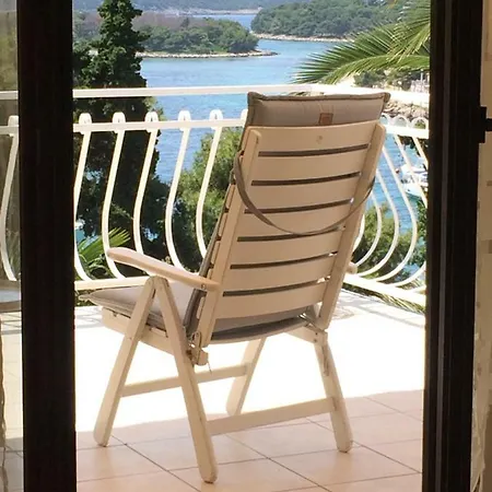 Apartment In 70m From The Sea Maslinica