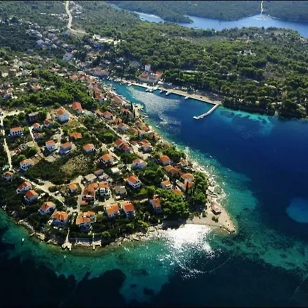 In 70m From The Sea Apartment Maslinica