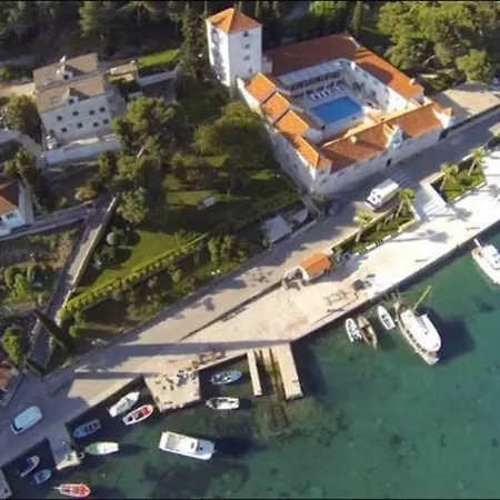 Apartment In 70m From The Sea