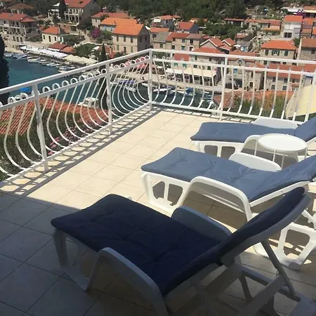 In 70m From The Sea Appartement Maslinica