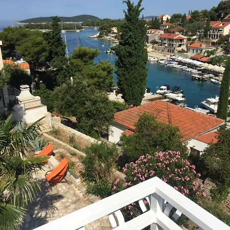In 70m From The Sea * Maslinica