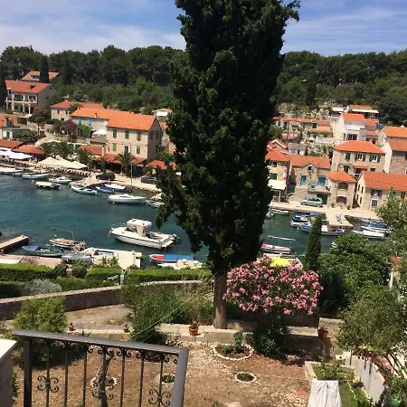 In 70m From The Sea Maslinica