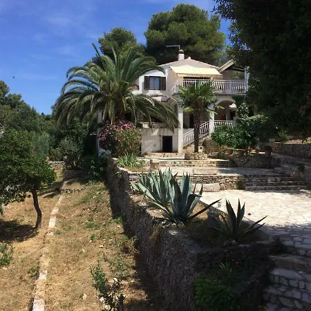 Apartment In 70m From The Sea