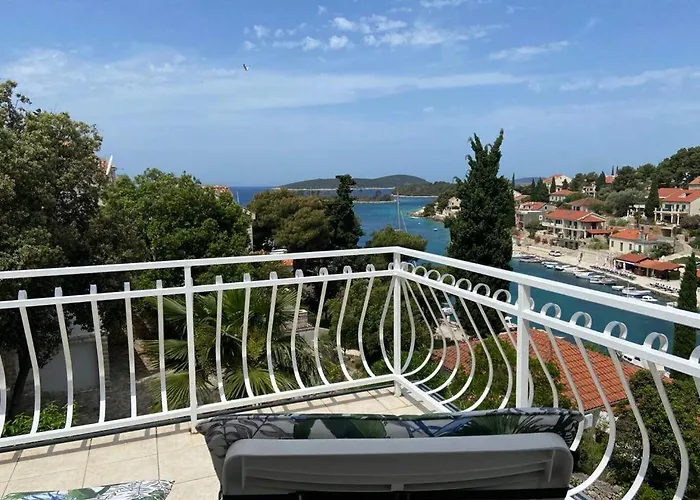 In 70m From The Sea Apartamento Maslinica