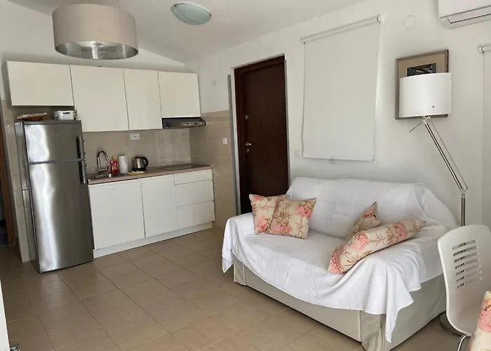 Apartamento In 70m From The Sea Maslinica