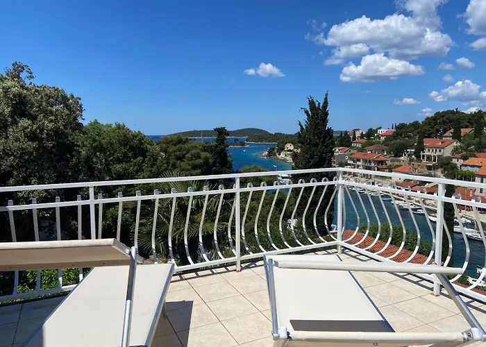 In 70m From The Sea Apartamento Maslinica