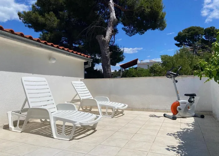 In 70m From The Sea * Maslinica