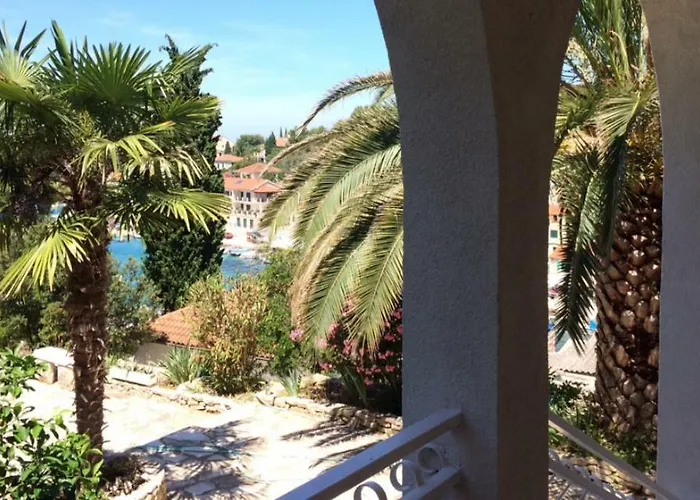 In 70m From The Sea Apartamento Maslinica