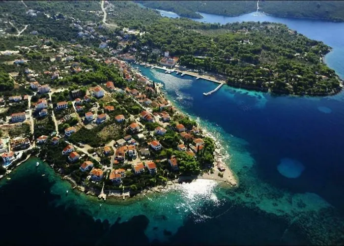 In 70m From The Sea Apartamento Maslinica