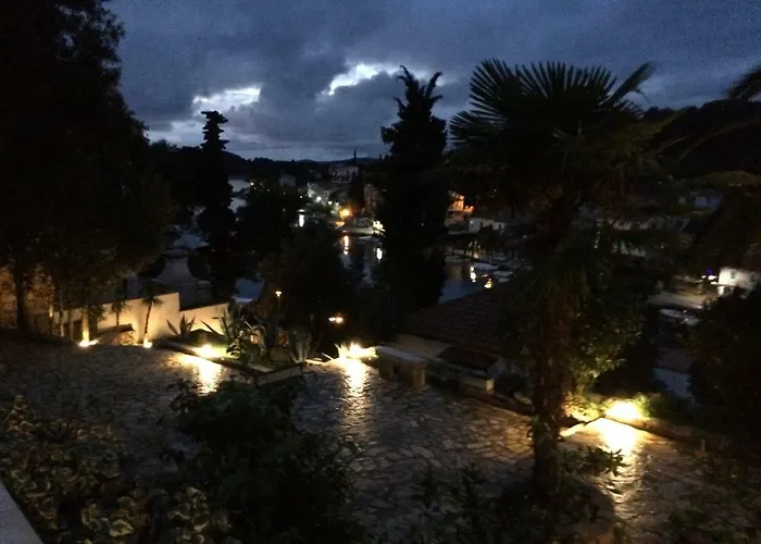 Apartamento In 70m From The Sea Maslinica