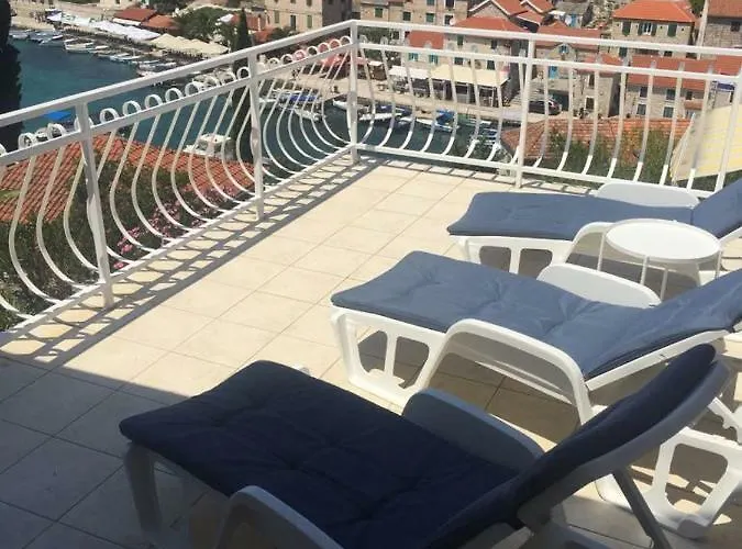 In 70m From The Sea Apartamento Maslinica
