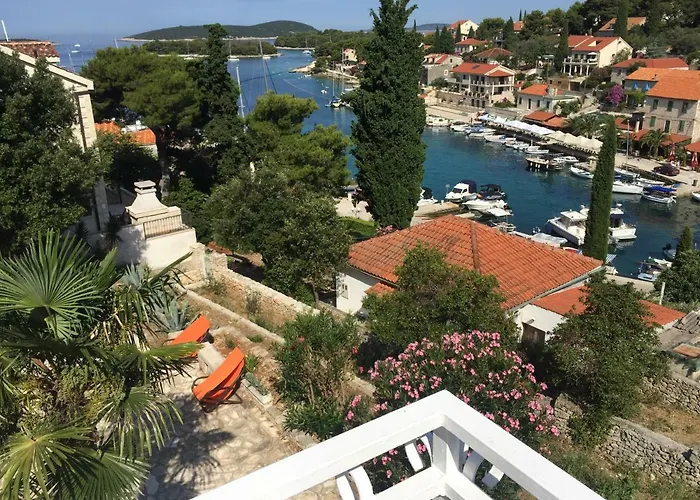In 70m From The Sea * Maslinica