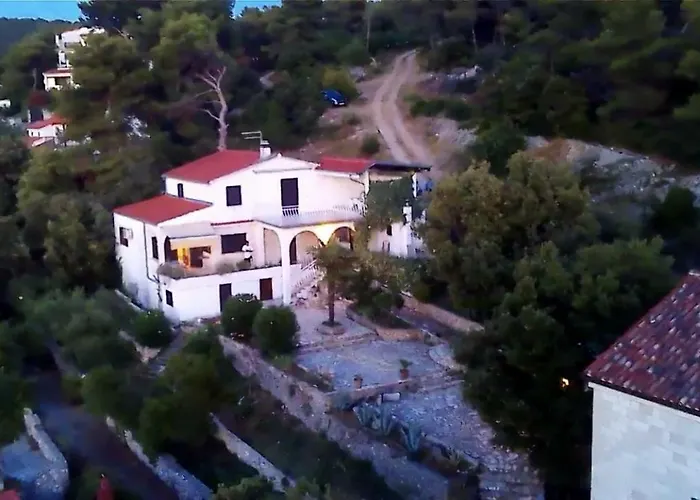 In 70m From The Sea Apartamento Maslinica